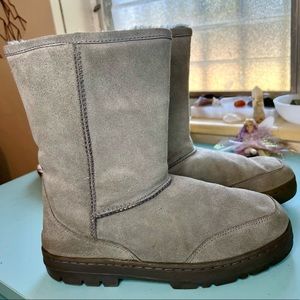 Passports Gray Suede Faux Fur Boots / Women’s 8